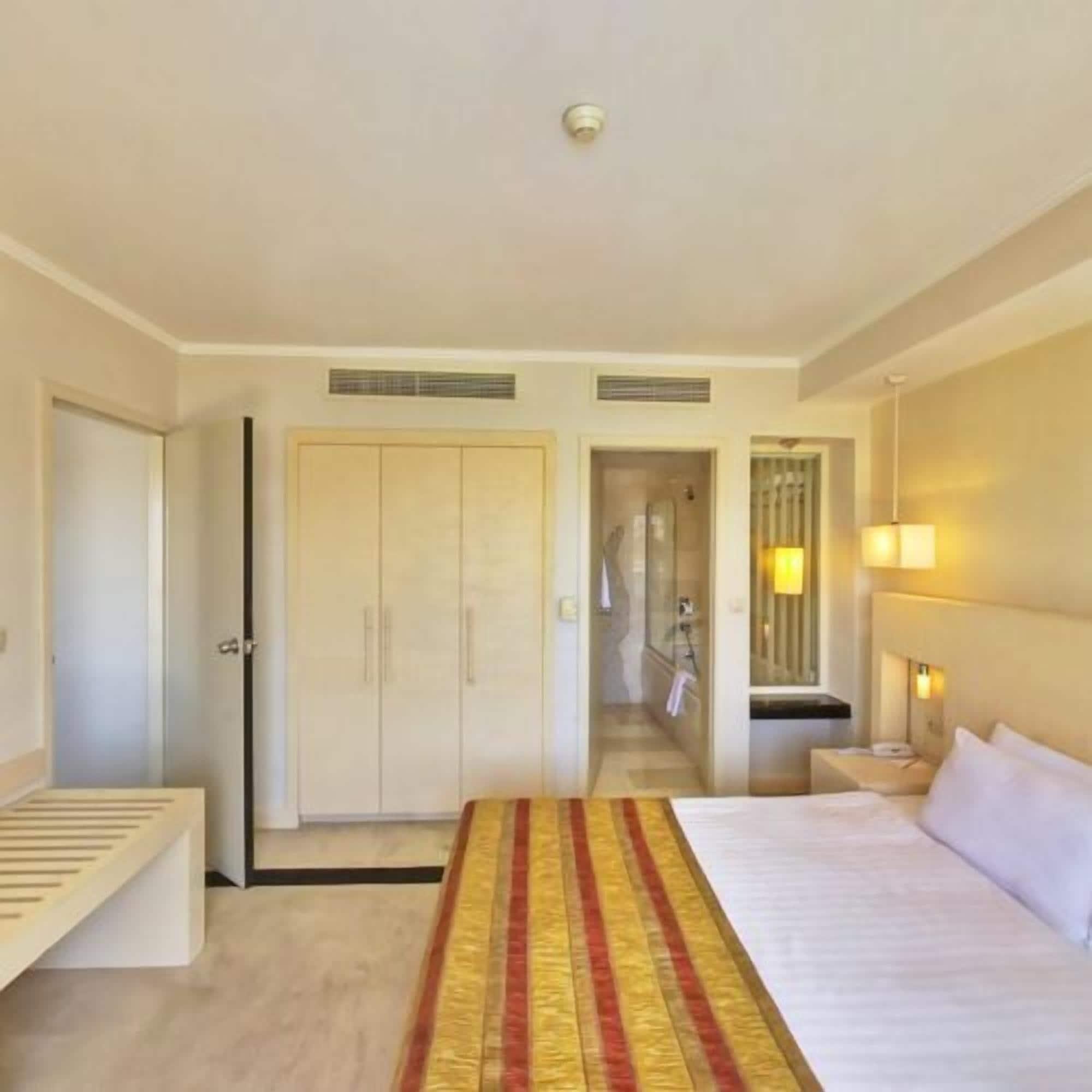 Sisus Hotel Çeşme מראה חיצוני תמונה