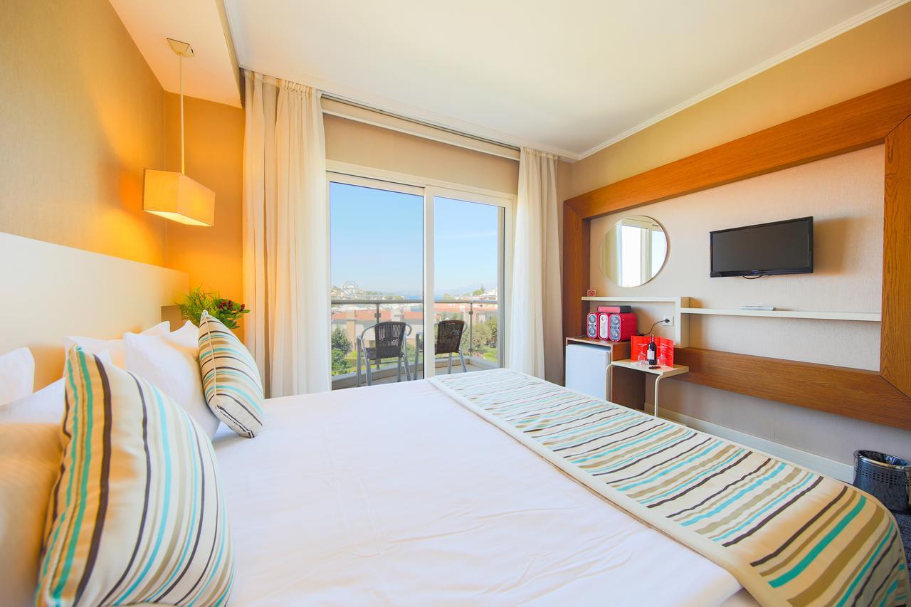 Sisus Hotel Çeşme מראה חיצוני תמונה